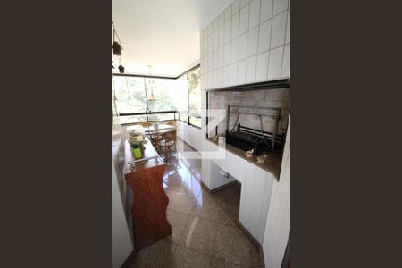 Apartamento à venda com 230m², 3 quartos e 4 vagasChurrasqueira