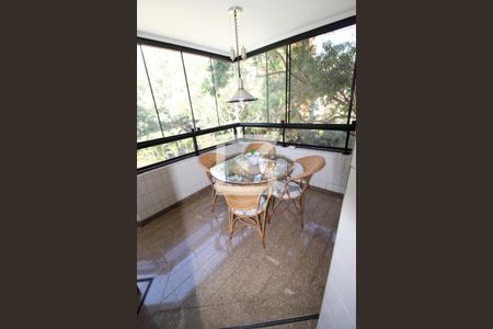 Apartamento à venda com 230m², 3 quartos e 4 vagasVaranda