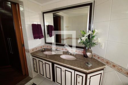 Apartamento à venda com 230m², 3 quartos e 4 vagasBanheiro da Suíte 3