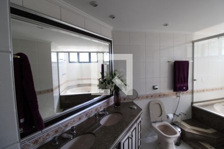 Apartamento à venda com 230m², 3 quartos e 4 vagasBanheiro da Suíte 3