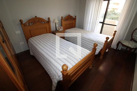 Apartamento à venda com 230m², 3 quartos e 4 vagasSuíte 2