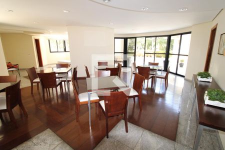 Apartamento à venda com 230m², 3 quartos e 4 vagasÁrea comum - Salão de festas