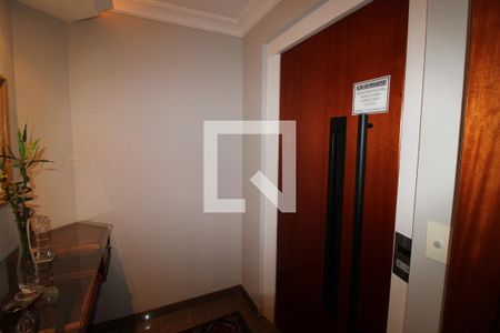 Apartamento à venda com 230m², 3 quartos e 4 vagasHall