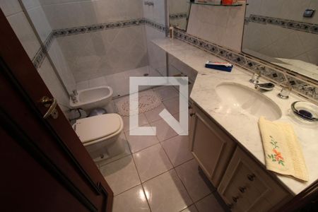 Apartamento à venda com 230m², 3 quartos e 4 vagasBanheiro da Suíte 1