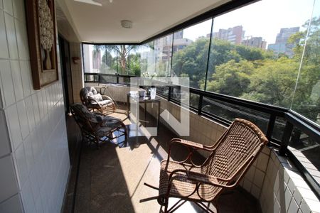 Apartamento à venda com 230m², 3 quartos e 4 vagasVaranda