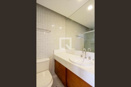 Apartamento à venda com 200m², 3 quartos e 2 vagas Apartamento à venda com 200m², 3 quartos e 2 vagasBanheiro Quarto 1 suíte