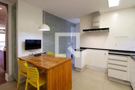 Apartamento à venda com 200m², 3 quartos e 2 vagas Apartamento à venda com 200m², 3 quartos e 2 vagasCozinha