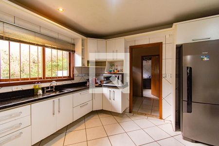 Casa à venda com 480m², 4 quartos e 2 vagas Casa à venda com 480m², 4 quartos e 2 vagasCozinha