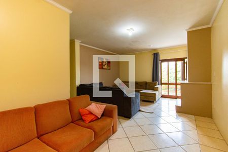 Casa à venda com 480m², 4 quartos e 2 vagas Casa à venda com 480m², 4 quartos e 2 vagasSala