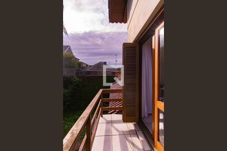 Casa à venda com 480m², 4 quartos e 2 vagas Casa à venda com 480m², 4 quartos e 2 vagasVaranda