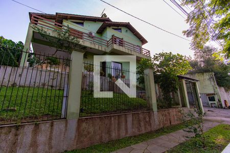 Casa à venda com 480m², 4 quartos e 2 vagas Casa à venda com 480m², 4 quartos e 2 vagasFachada