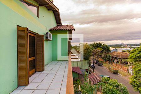 Casa à venda com 480m², 4 quartos e 2 vagas Casa à venda com 480m², 4 quartos e 2 vagasVaranda