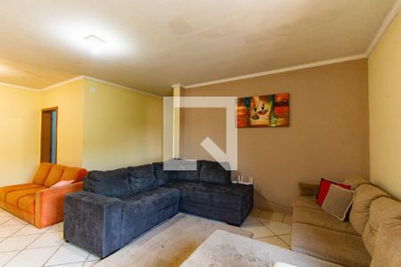 Casa à venda com 480m², 4 quartos e 2 vagas Casa à venda com 480m², 4 quartos e 2 vagasSala