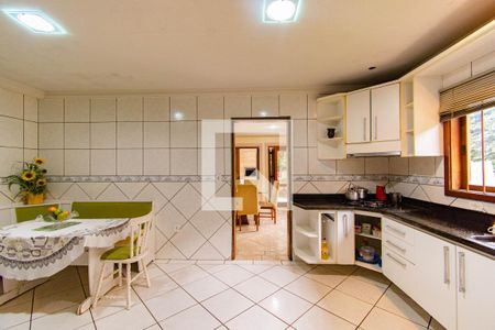 Casa à venda com 480m², 4 quartos e 2 vagas Casa à venda com 480m², 4 quartos e 2 vagasCozinha