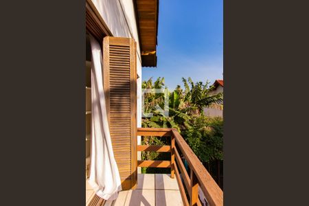 Casa à venda com 480m², 4 quartos e 2 vagas Casa à venda com 480m², 4 quartos e 2 vagasVaranda