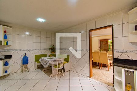 Casa à venda com 480m², 4 quartos e 2 vagas Casa à venda com 480m², 4 quartos e 2 vagasCozinha