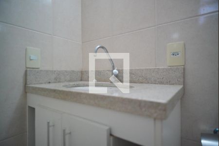 Banheiro Corredor - Pia de kitnet/studio para alugar com 1 quarto, 36m² em Floresta, Porto Alegre