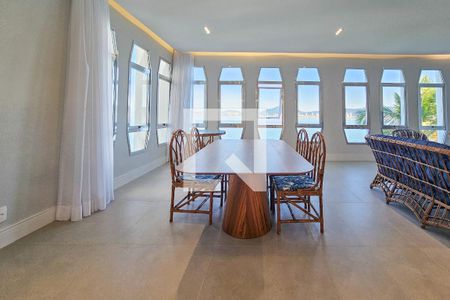 Sala de apartamento para alugar com 3 quartos, 152m² em Península, Guarujá