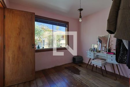 Casa à venda com 398m², 4 quartos e 3 vagas Casa à venda com 398m², 4 quartos e 3 vagasQuarto 4