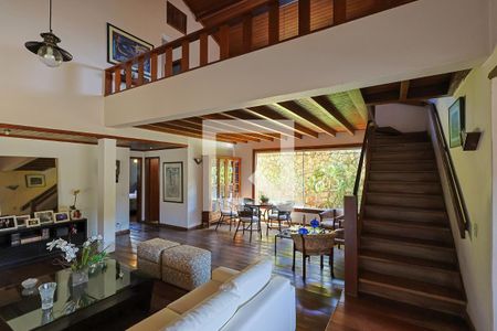 Casa à venda com 398m², 4 quartos e 3 vagas Casa à venda com 398m², 4 quartos e 3 vagasSala 2