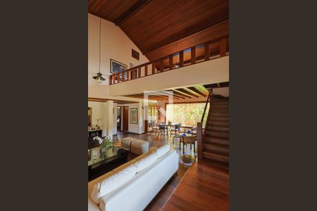 Casa à venda com 398m², 4 quartos e 3 vagas Casa à venda com 398m², 4 quartos e 3 vagasSala 2