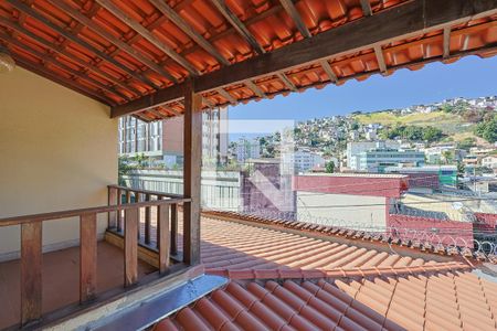 Casa à venda com 398m², 4 quartos e 3 vagas Casa à venda com 398m², 4 quartos e 3 vagasVaranda