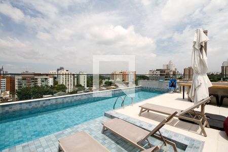 Studio à venda com 28m², 1 quarto e sem vaga Studio à venda com 28m², 1 quarto e sem vagaÁrea Comum - Piscina