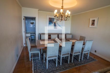 Apartamento à venda com 319m², 3 quartos e 1 vagaSala de jantar