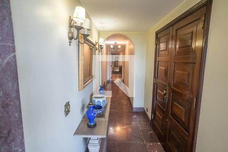 Apartamento à venda com 319m², 3 quartos e 1 vagaCorredor de entrada