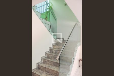 Casa à venda com 335m², 3 quartos e 4 vagasEscada