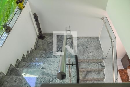 Casa à venda com 335m², 3 quartos e 4 vagasEscada