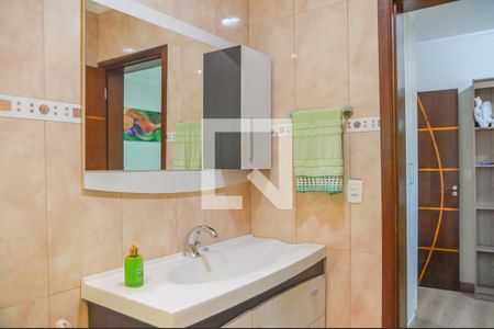 Casa à venda com 335m², 3 quartos e 4 vagasBanheiro da Suíte 2