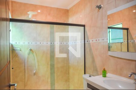 Casa à venda com 335m², 3 quartos e 4 vagasBanheiro da Suíte 2