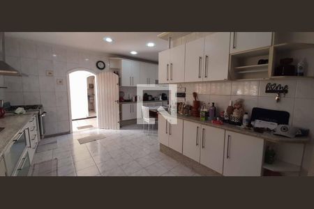 Casa para alugar com 284m², 4 quartos e 6 vagas Casa para alugar com 284m², 4 quartos e 6 vagasCozinha