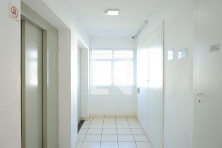 Apartamento para alugar com 54m², 2 quartos e sem vagaÁrea comum - Saguão do andar