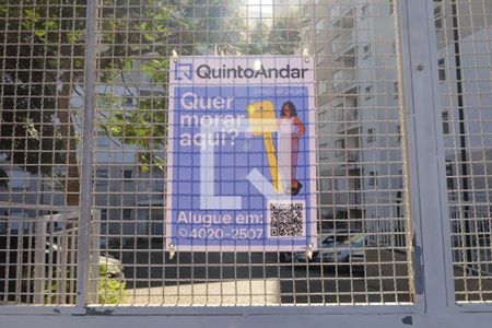 Apartamento para alugar com 54m², 2 quartos e sem vagaFachada do condomínio - Placa instalada