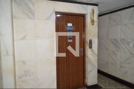 Apartamento à venda com 90m², 2 quartos e 1 vagaElevadores