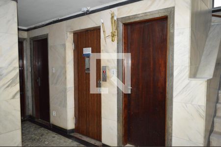 Apartamento à venda com 90m², 2 quartos e 1 vagaElevadores