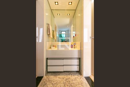 Apartamento à venda com 180m², 4 quartos e 4 vagas Apartamento à venda com 180m², 4 quartos e 4 vagasBanheiro 3