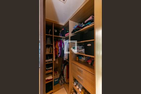 Apartamento à venda com 180m², 4 quartos e 4 vagas Apartamento à venda com 180m², 4 quartos e 4 vagasCloset