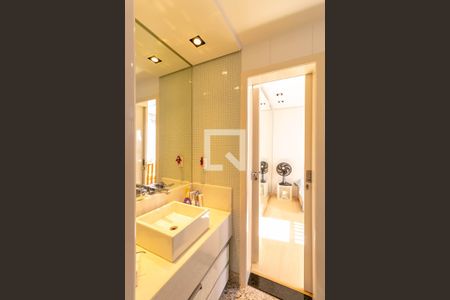 Apartamento à venda com 180m², 4 quartos e 4 vagas Apartamento à venda com 180m², 4 quartos e 4 vagasBanheiro 2