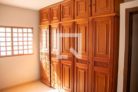 Casa para alugar com 300m², 3 quartos e 5 vagas Casa para alugar com 300m², 3 quartos e 5 vagasQuarto 1
