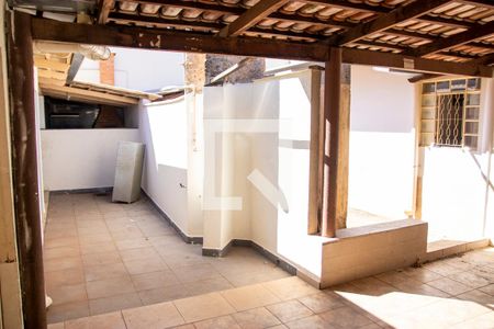 Quintal de casa para alugar com 3 quartos, 300m² em Vila Lucy, Goiânia