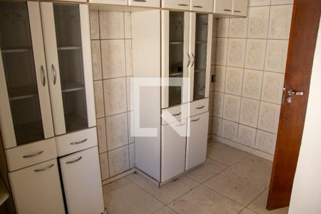 Casa para alugar com 300m², 3 quartos e 5 vagas Casa para alugar com 300m², 3 quartos e 5 vagasCozinha - Armários