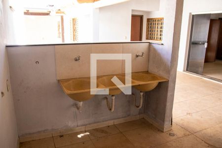 Casa para alugar com 300m², 3 quartos e 5 vagas Casa para alugar com 300m², 3 quartos e 5 vagasCozinha, Área de Serviço e Churrasqueira
