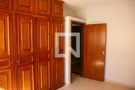 Casa para alugar com 300m², 3 quartos e 5 vagas Casa para alugar com 300m², 3 quartos e 5 vagasQuarto 1