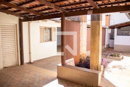 Casa para alugar com 300m², 3 quartos e 5 vagas Casa para alugar com 300m², 3 quartos e 5 vagasQuintal