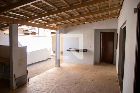 Casa para alugar com 300m², 3 quartos e 5 vagas Casa para alugar com 300m², 3 quartos e 5 vagasCozinha e Área de Serviço