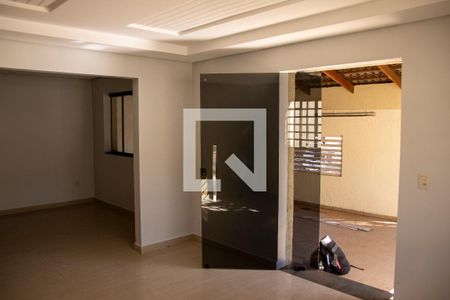 Casa para alugar com 3 quartos, 300m² em Vila Lucy, Goiânia