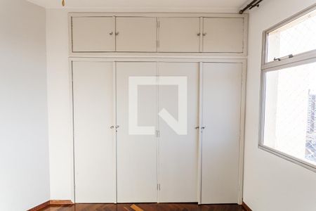 Apartamento para alugar com 116m², 3 quartos e 1 vaga Apartamento para alugar com 116m², 3 quartos e 1 vagaArmário do Quarto 1